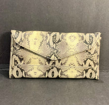 Load image into Gallery viewer, Anne Klein Silver & White snake skin pattern purse.